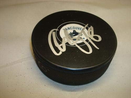Кам Баркър подписа хокей шайба Ванкувър Канъкс с автограф 1А - за миене на НХЛ с автограф