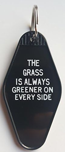 Основния надпис Куеста Верде Realty, вдъхновени от Полтергейстом Тревата е винаги по-зелена от всички страни,