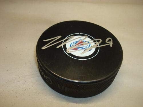 Хокейна шайба Колорадо Аваланш с автограф на Мат Дюшена с автограф 1C - за Миене на НХЛ с автограф