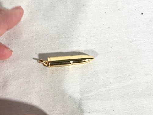 007 Джеймс Бонд, са подбрани златен медальон в формата на куршуми с логото на пистолет 007