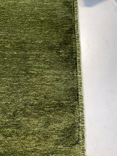 Буйна подложка от мека синельного платна със зелен спанак by The Yard