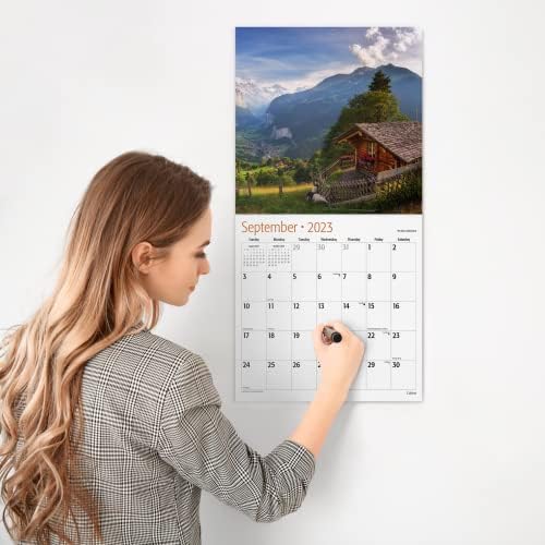 RED EMBER Cabins 2023 Окачен Месечен Стенен календар | 12 x 24 Открит | От дебела и твърда хартия | За подарък