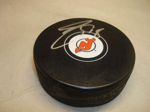Дрю Стафорд подписа хокей шайба в Ню Джърси Дэвилз с автограф от 1B - за Миене на НХЛ с автограф