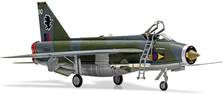 Corgi English Electric Lightning F. 6 - XS904 / BQ - 11-та ескадрила на кралските ВОЕННОВЪЗДУШНИ сили - Бинбрук - август 1987 г. - Последното шоу Светкавица, 1/48-аз ОТБОРЪТ модел самолет