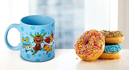 Официалната Чаша Pokemon XY Group Starters Mug - Синя керамична чаша с тегло 20 грама за горещо кафе, чай, какао - Нов контейнер за пиене - идеални за дома, офиса, партита - Лиценз за ?