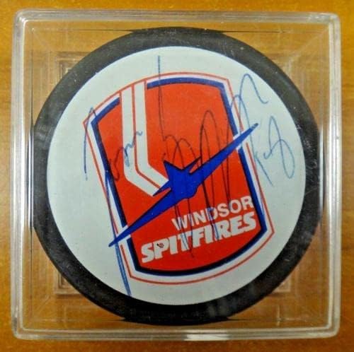 Джейсън Спецца подписа хокей шайба Windsor Spitfires OHL с JSA COA - за Миене на НХЛ с автограф