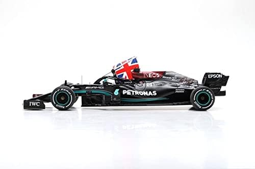 Победителят от Гран при на Великобритания от Формула 1 2021 Люис Хамилтън в мащаб 1:18 от Spark Models