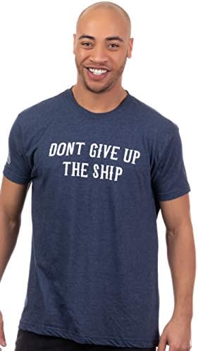 Не се отказвай С Кораб и флага на САЩ на ръкава | Тъмно Синя тениска с графичен дизайн В стил Моряк-Ветеран
