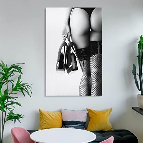 Плакат с изглед отзад, Изобразяващи Сексуална жена по бельо и чорапи в рибарска мрежа с височина до бедрото