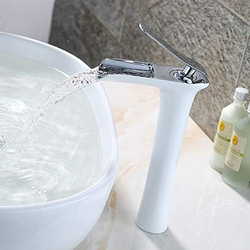 Смесител за мивка в банята е инсталирана на месинг палубни кран с една дръжка за топла и студена вода
