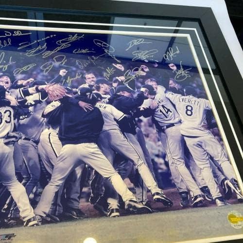 Екипът на Шампионската Световните серии 2005 Чикаго Уайт Сокс Подписа Снимка в рамка с Размер 16х20 мм JSA - Снимки на MLB